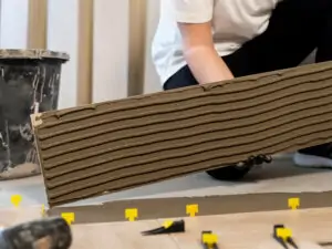 Hướng dẫn lựa chọn keo dán gạch phù hợp từng loại bề mặt